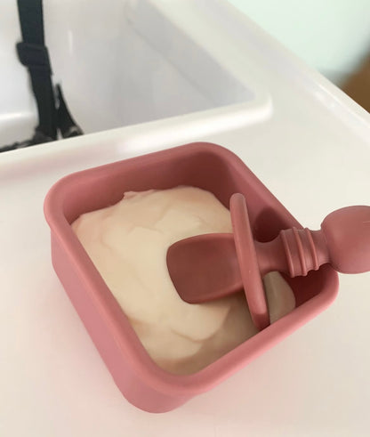 Silicone snack box with handle divider, powder rose color